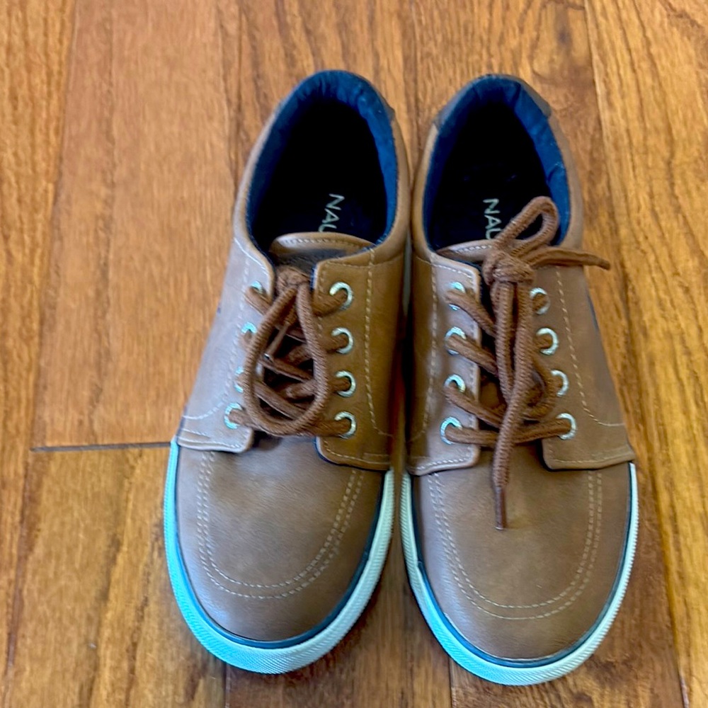 Boys Nautica brown shoes size 1